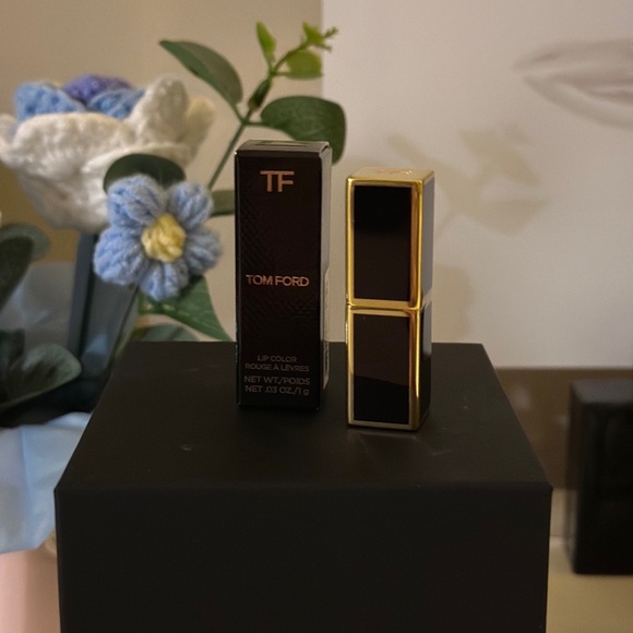 NEW Tom Ford Mini Runway Lip Color #16 Scarlet Rouge - Picture 5 of 7